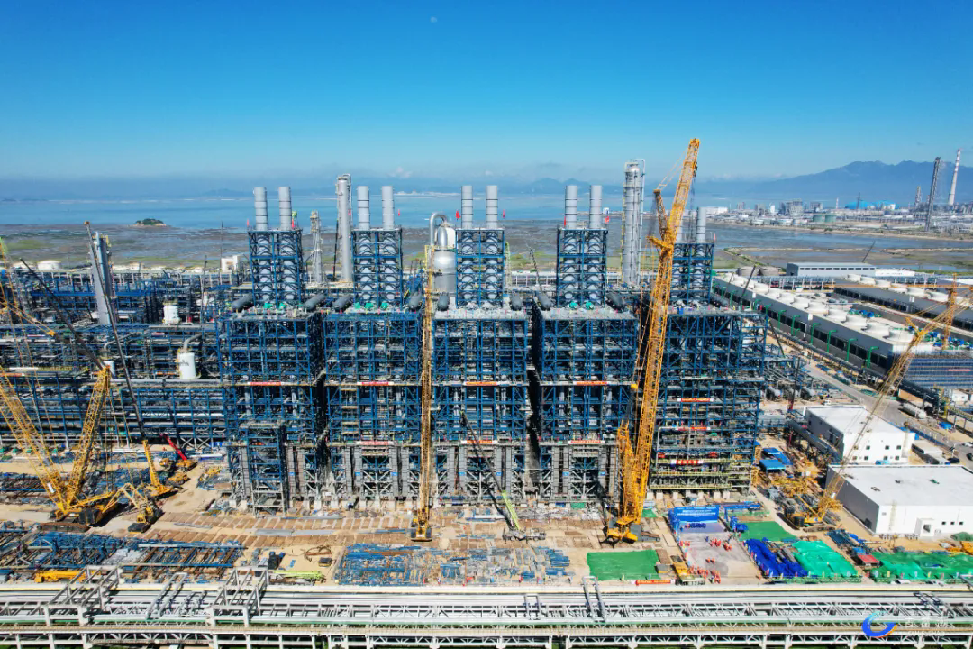 创行业新纪录！中沙古雷乙烯项目裂解炉顺利封顶