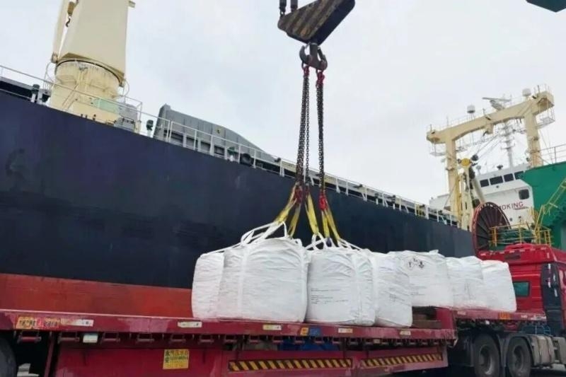 厦门港首次通过散杂货码头装卸运输镍中间品。(福建港口集团供图).jpg