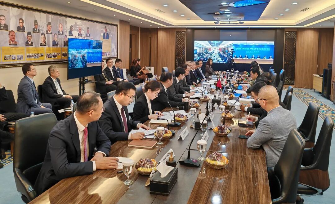 推进中印尼“两国双园”合作，打造高水平互利合作示范平台